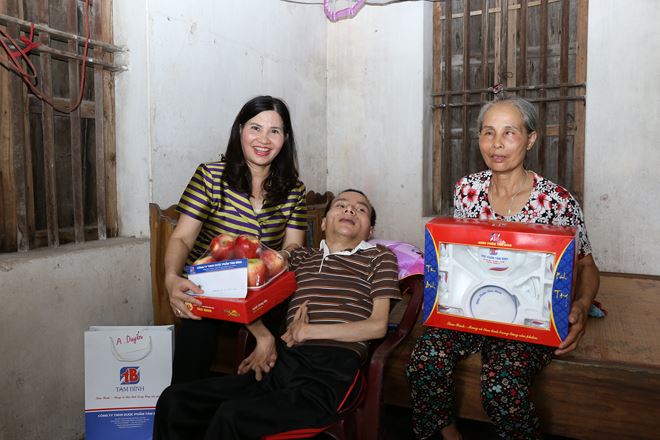 Rất nhiều bệnh nhân nghèo đã được dược sĩ Lê Thị Bình khám chữa bệnh