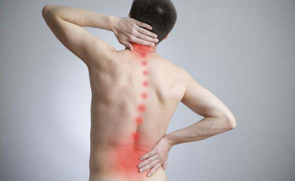 Đau, nhức mỏi vùng vai, gáy, thắt lưng là triệu chứng phổ biến của bệnh thoát vị đĩa đệm Đau, nhức mỏi vùng vai, gáy, thắt lưng là triệu chứng phổ biến của bệnh thoát vị đĩa đệm