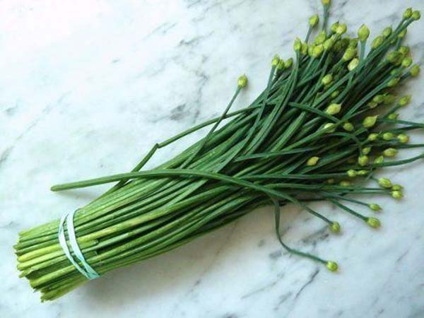 Bài thuốc từ cây hẹ chữa đau thần kinh liên sườn