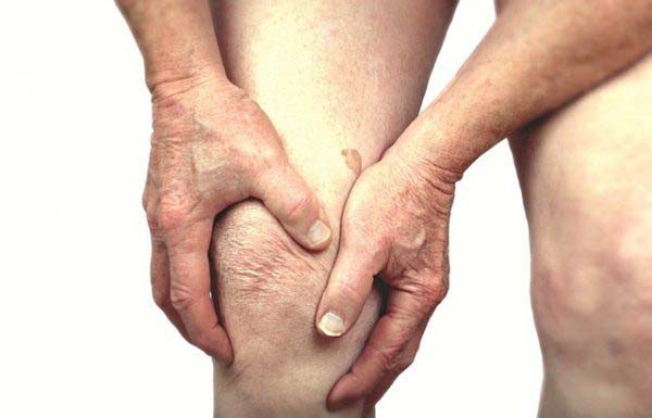 Đau nhức trong xương là hiện tượng phổ biến ở người cao tuổi