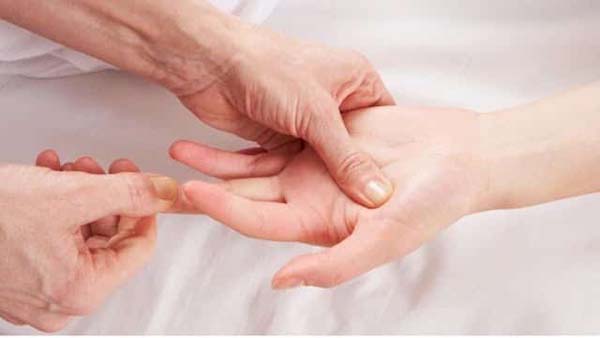 Massage là cách đơn giản chữa tê bàn tay tức thì
