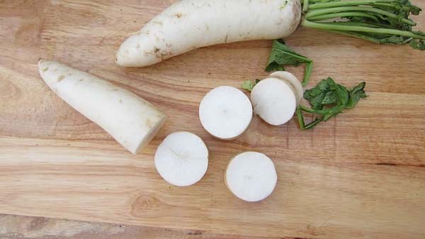 Củ cải trắng rất giàu vitamin C, photpho, kẽm và đặc biệt là không chứa nhân purin.