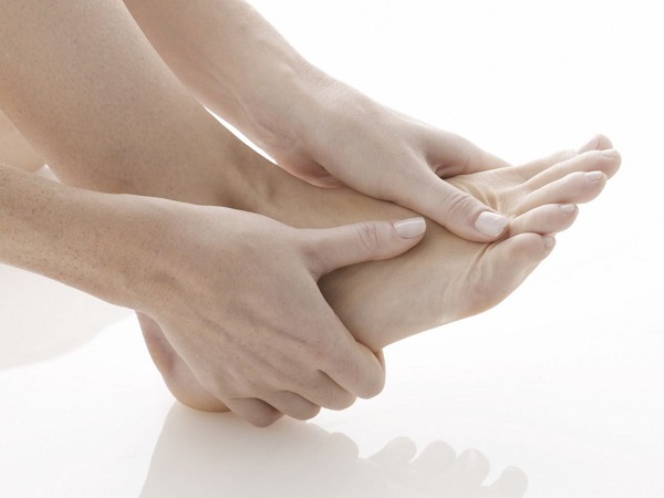 Bị đau và viêm (sưng) ở xương bàn chân Bị đau và viêm (sưng) ở xương bàn chân