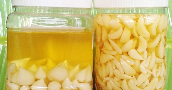 Rượu tỏi giúp chữa đau lưng ở nữ giới