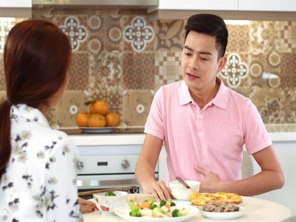 Đầy hơi, chướng bụng, khó tiêu, buồn nôn... là biểu hiện của ăn không tiêu