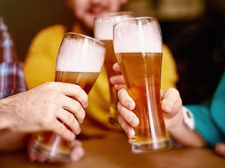 là một trong những nguyên nhân chủ yếu gây nên bệnh gút ở người trẻ