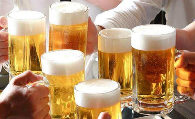 Người bị bệnh gout cần tránh xa rượu bia