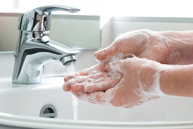 Rửa tay thường xuyên