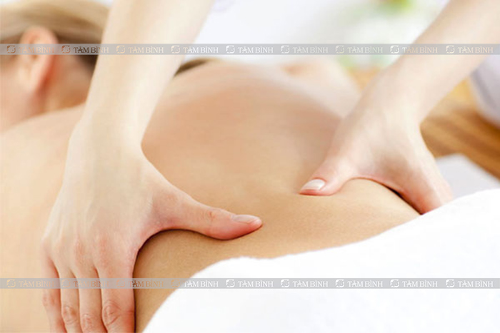 Xoa bóp trị đau lưng