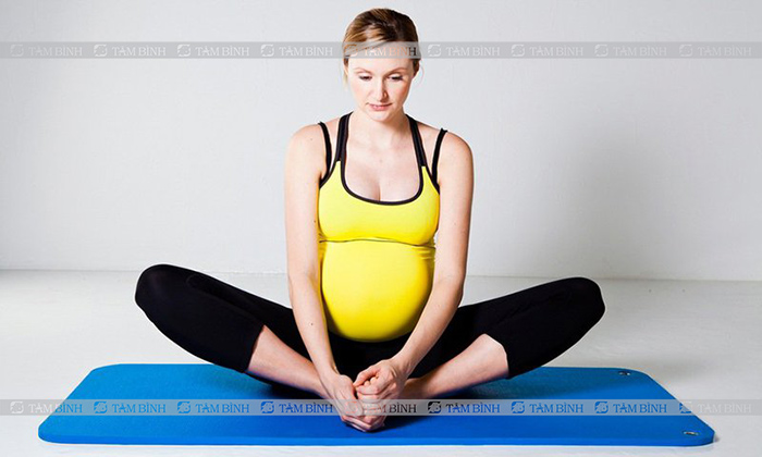 Yoga giảm đau lưng cho bà bầu