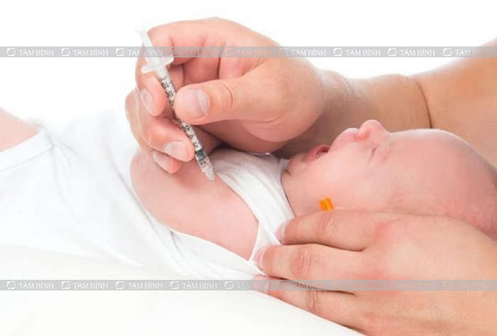 Trẻ sơ sinh được tiêm vắc xin viêm gan B trong 24h sau sinh