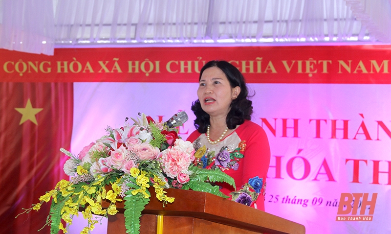 Dược sĩ Lê Thị Bình phát biểu tại buổi lễ khánh thành nhà văn hóa