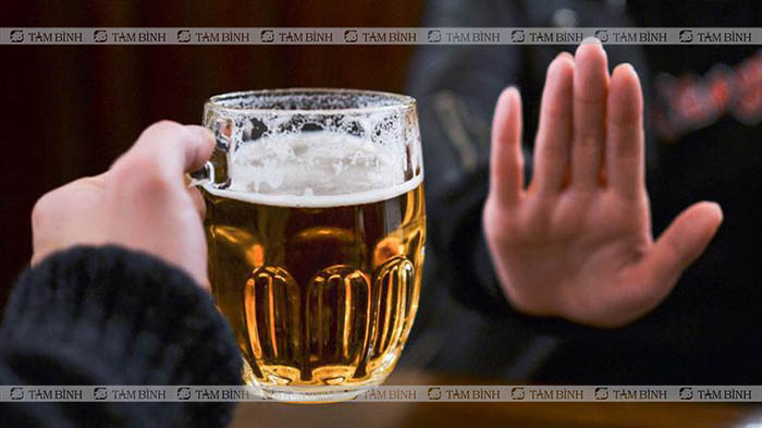 Hạn chế uống rượu bia, ăn uống khoa học để bảo vệ lá gan
