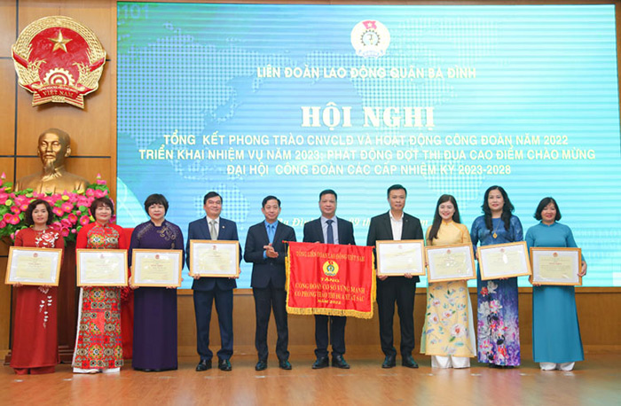 Công đoàn Công ty nhận Bằng khen của Tổng LĐLĐ Việt Nam
