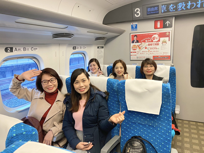 Người Tâm Bình Trải nghiệm tàu siêu tốc Shinkansen