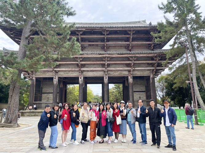 Tâm Bình khám phá chùa Todaiji