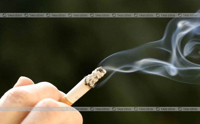 Hút thuốc lá không chỉ hại phổi mà còn làm ảnh hưởng tới xương khớp