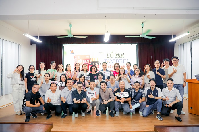 Không khí học tập đầy hứng khởi tại "CHẠM & MỞ": CBNV Tâm Bình cùng nhau "chạm" vào tri thức AI và Chuyển đổi số, "mở" ra những cơ hội mới.