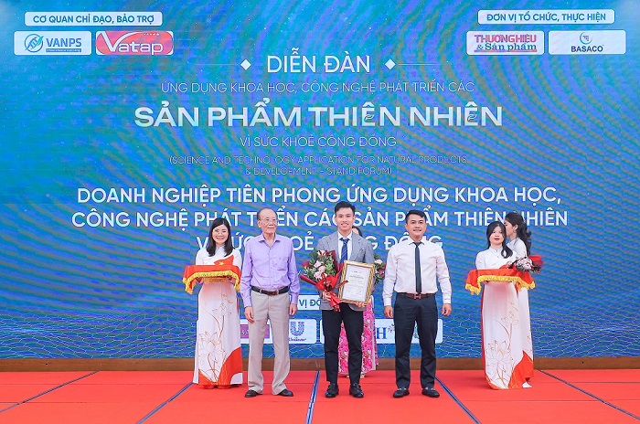 Dược phẩm Tâm Bình được vinh danh “Doanh nghiệp tiên phong ứng dụng khoa học, công nghệ vì sức khỏe cộng đồng”