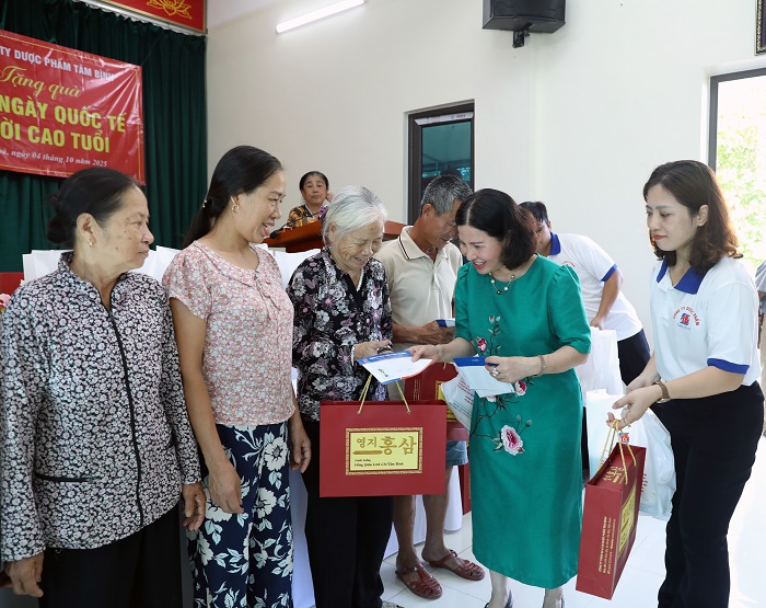 Dược phẩm Tâm Bình trao 180 phần quà tri ân người cao tuổi tại Thanh Hóa