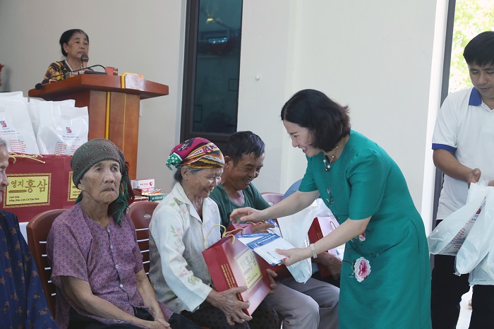 Dược phẩm Tâm Bình trao 180 phần quà tri ân người cao tuổi tại Thanh Hóa