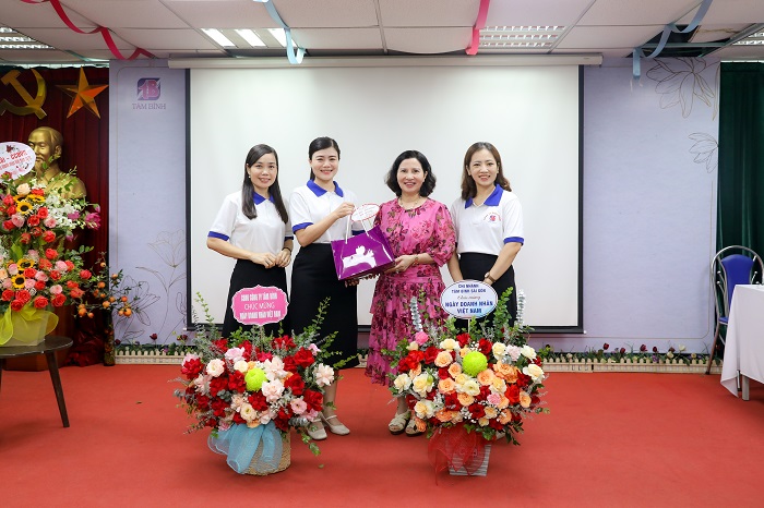 Tâm Bình tri ân TGĐ Lê Thị Bình nhân ngày Doanh nhân Việt Nam 13/10