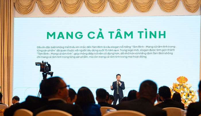 Anh Nguyễn Tuấn Anh - Phó phòng Truyền thông Marketing Dược phẩm Tâm Bình giới thiệu về slogan mới