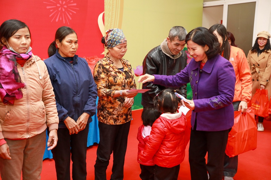 Dược phẩm Tâm Bình tặng quà Tết cho bà con khó khăn xã Đa Phúc và Kim Anh (Hà Nội) Dược phẩm Tâm Bình tặng quà Tết cho bà con khó khăn xã Đa Phúc và Kim Anh (Hà Nội)