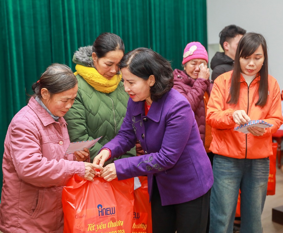 Dược phẩm Tâm Bình tặng quà Tết cho bà con khó khăn xã Đa Phúc và Kim Anh (Hà Nội) Dược phẩm Tâm Bình tặng quà Tết cho bà con khó khăn xã Đa Phúc và Kim Anh (Hà Nội)