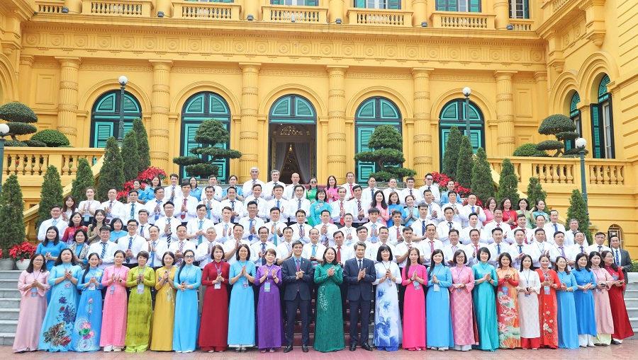 “Thủ lĩnh” Công đoàn Dược phẩm Tâm Bình được vinh danh Chủ tịch Công đoàn xuất sắc toàn quốc “Thủ lĩnh” Công đoàn Dược phẩm Tâm Bình được vinh danh Chủ tịch Công đoàn xuất sắc toàn quốc