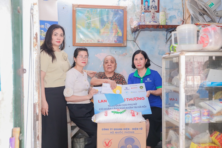 Dược phẩm Tâm Bình lan tỏa yêu thương tới phụ nữ khó khăn phường Kim Liên, Hà Nội Dược phẩm Tâm Bình lan tỏa yêu thương tới phụ nữ khó khăn phường Kim Liên, Hà Nội