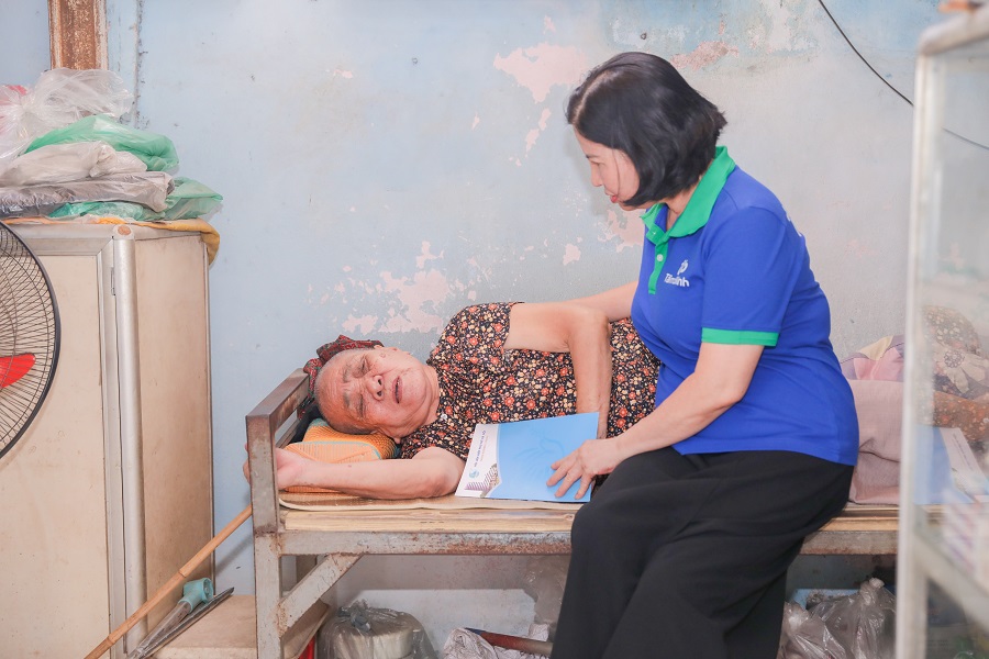 Dược phẩm Tâm Bình lan tỏa yêu thương tới phụ nữ khó khăn phường Kim Liên, Hà Nội Dược phẩm Tâm Bình lan tỏa yêu thương tới phụ nữ khó khăn phường Kim Liên, Hà Nội