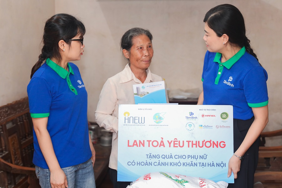 “Lan tỏa yêu thương” tháng 8: Sẻ chia với phụ nữ khó khăn xã Hòa Phú, Hà Nội “Lan tỏa yêu thương” tháng 8: Sẻ chia với phụ nữ khó khăn xã Hòa Phú, Hà Nội