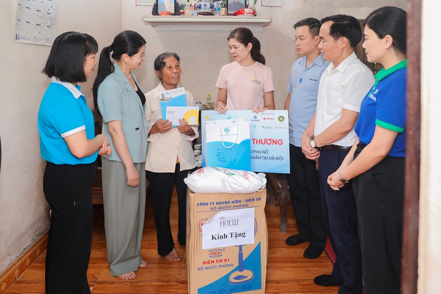 “Lan tỏa yêu thương” tháng 8: Sẻ chia với phụ nữ khó khăn xã Hòa Phú, Hà Nội “Lan tỏa yêu thương” tháng 8: Sẻ chia với phụ nữ khó khăn xã Hòa Phú, Hà Nội