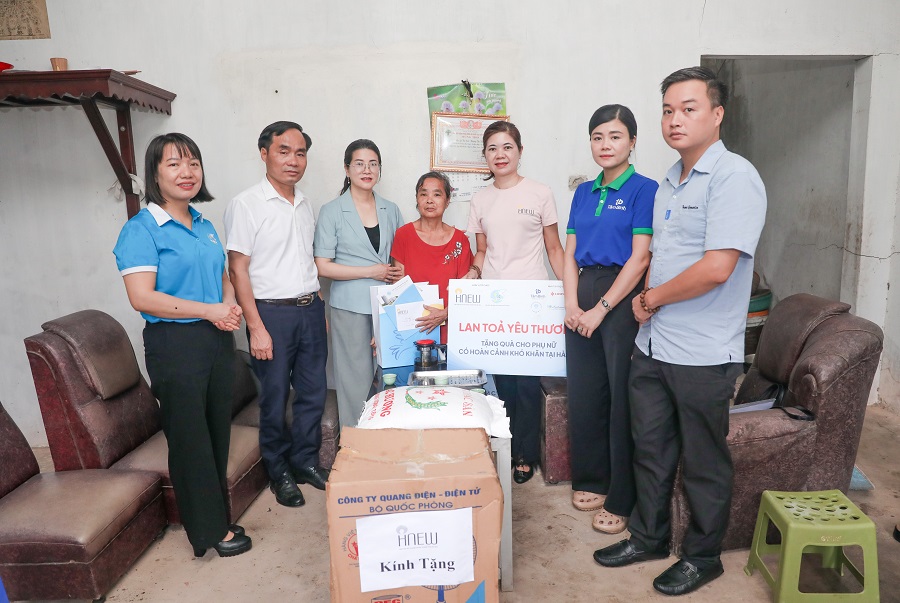 “Lan tỏa yêu thương” tháng 8: Sẻ chia với phụ nữ khó khăn xã Hòa Phú, Hà Nội “Lan tỏa yêu thương” tháng 8: Sẻ chia với phụ nữ khó khăn xã Hòa Phú, Hà Nội
